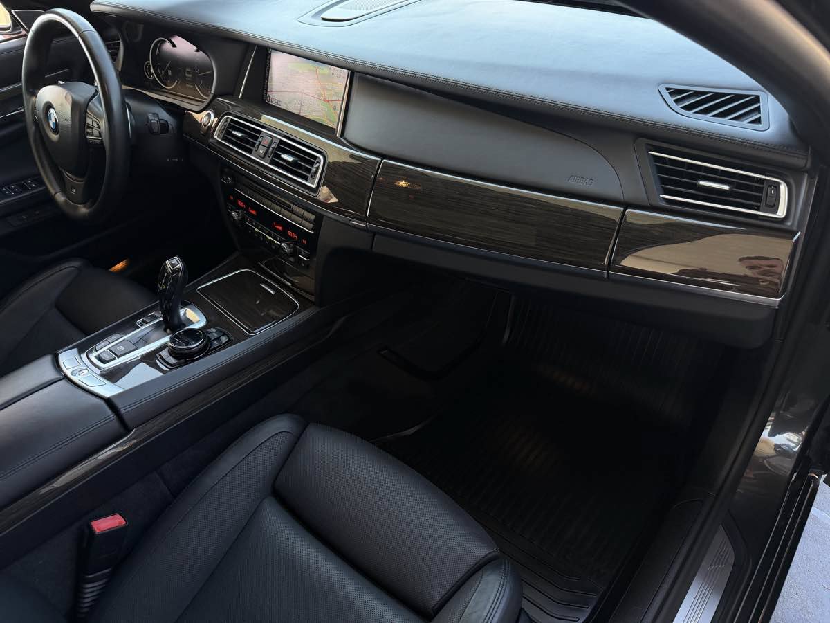 Used 2015 BMW 750Li RWD image 24