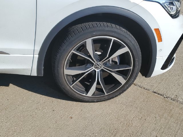Certified 2024 Volkswagen Tiguan SEL R-Line AWD/4WD image 6