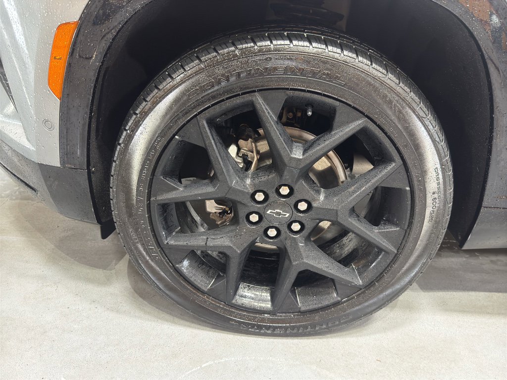 Used 2025 Chevrolet Traverse RS image 9