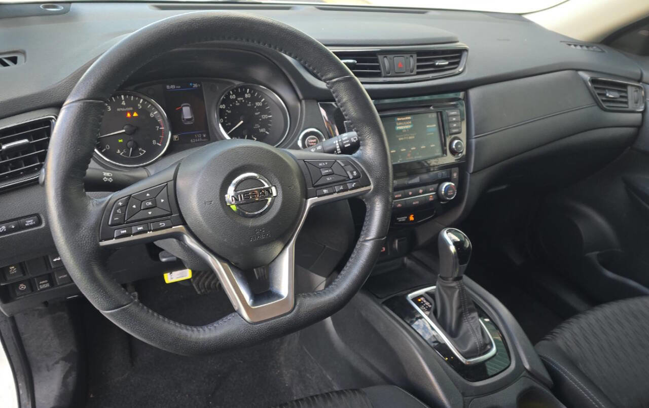 Used 2018 Nissan Rogue SV w/ Premium Package image 11