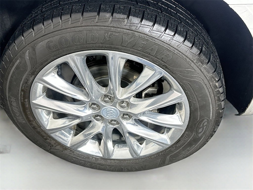 Used 2019 Buick Enclave Essence image 32