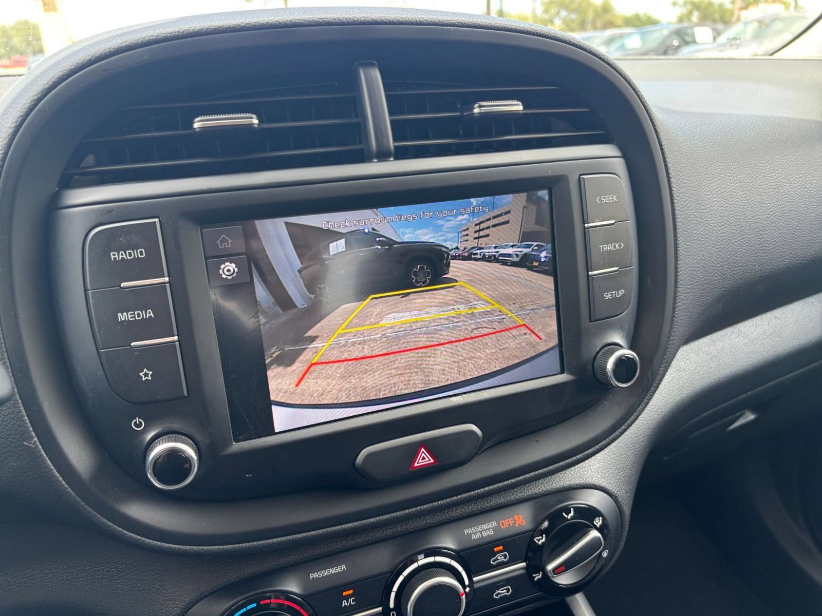 Used 2025 Kia Soul LX w/ LX Technology Package FWD image 18