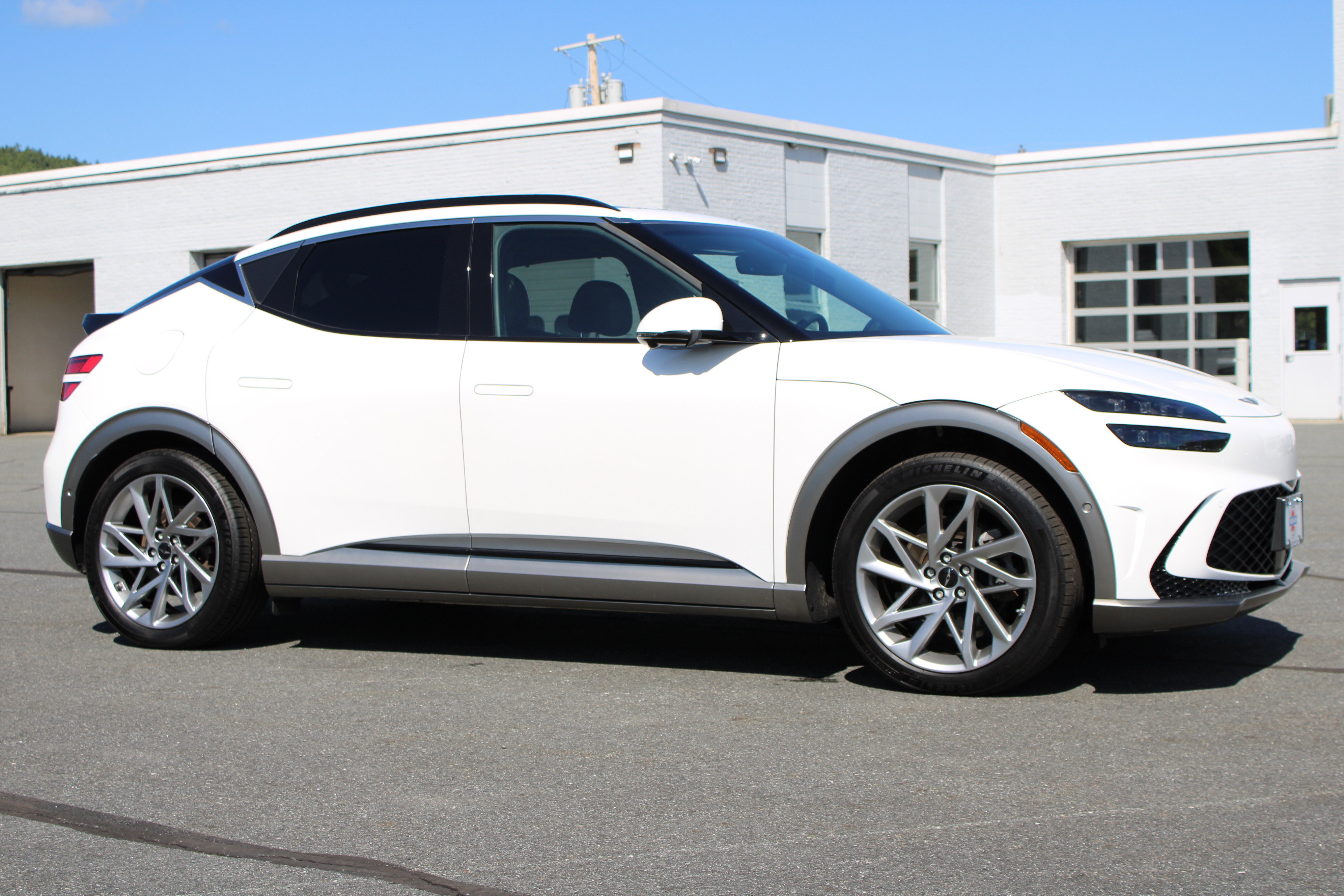 Used 2023 Genesis GV60 Advanced AWD/4WD image 4