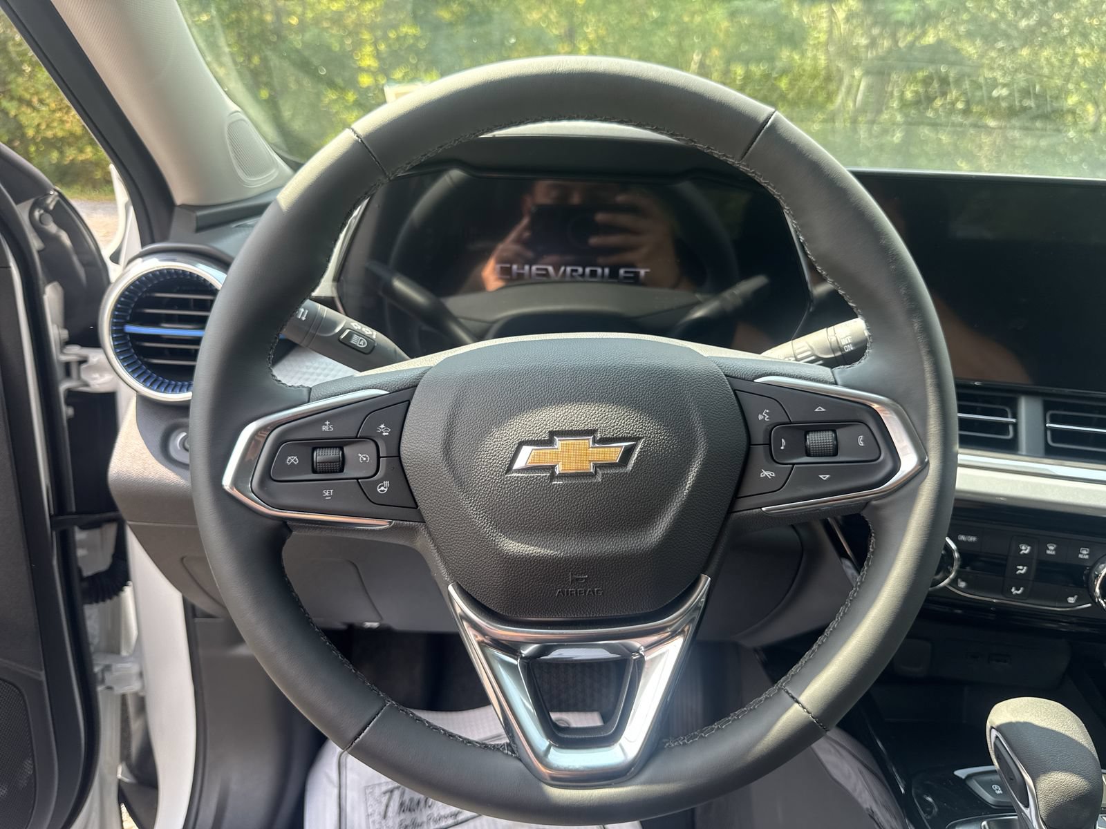 New 2026 Chevrolet Trax LT w/ LT Convenience Package FWD image 17