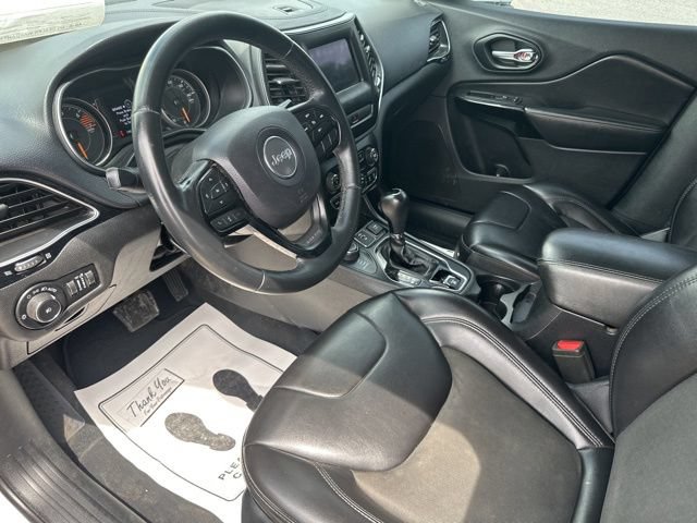 Used 2019 Jeep Cherokee Latitude Plus AWD/4WD image 23