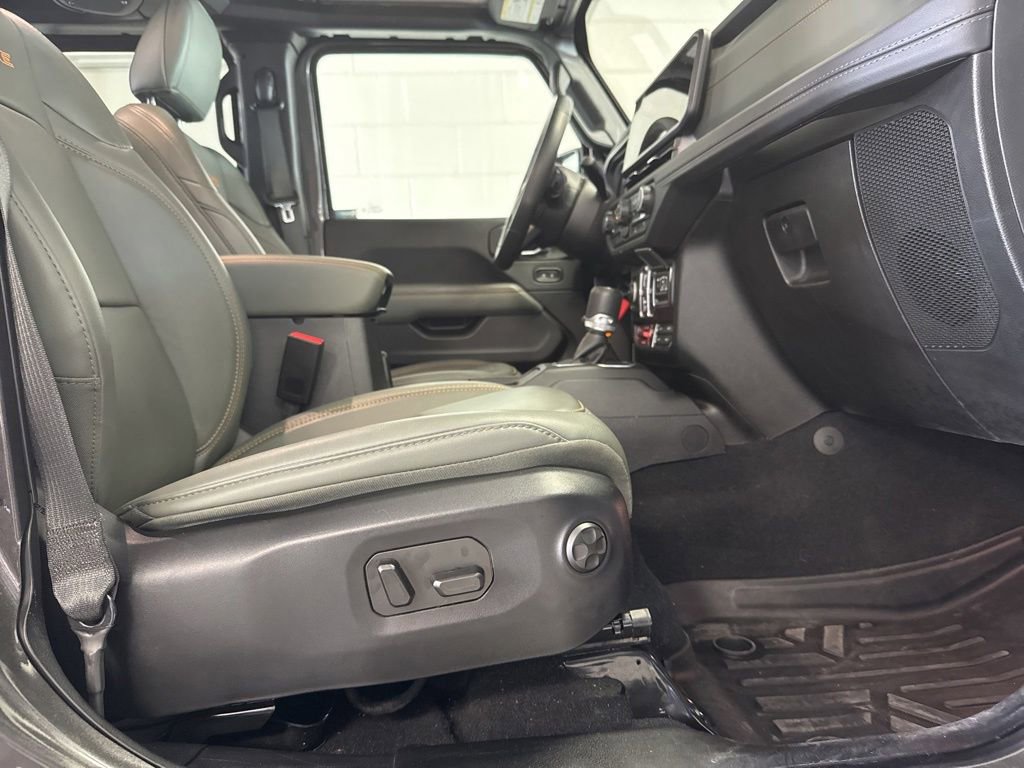 Used 2024 Jeep Gladiator Mojave w/ Convenience Group AWD/4WD image 5