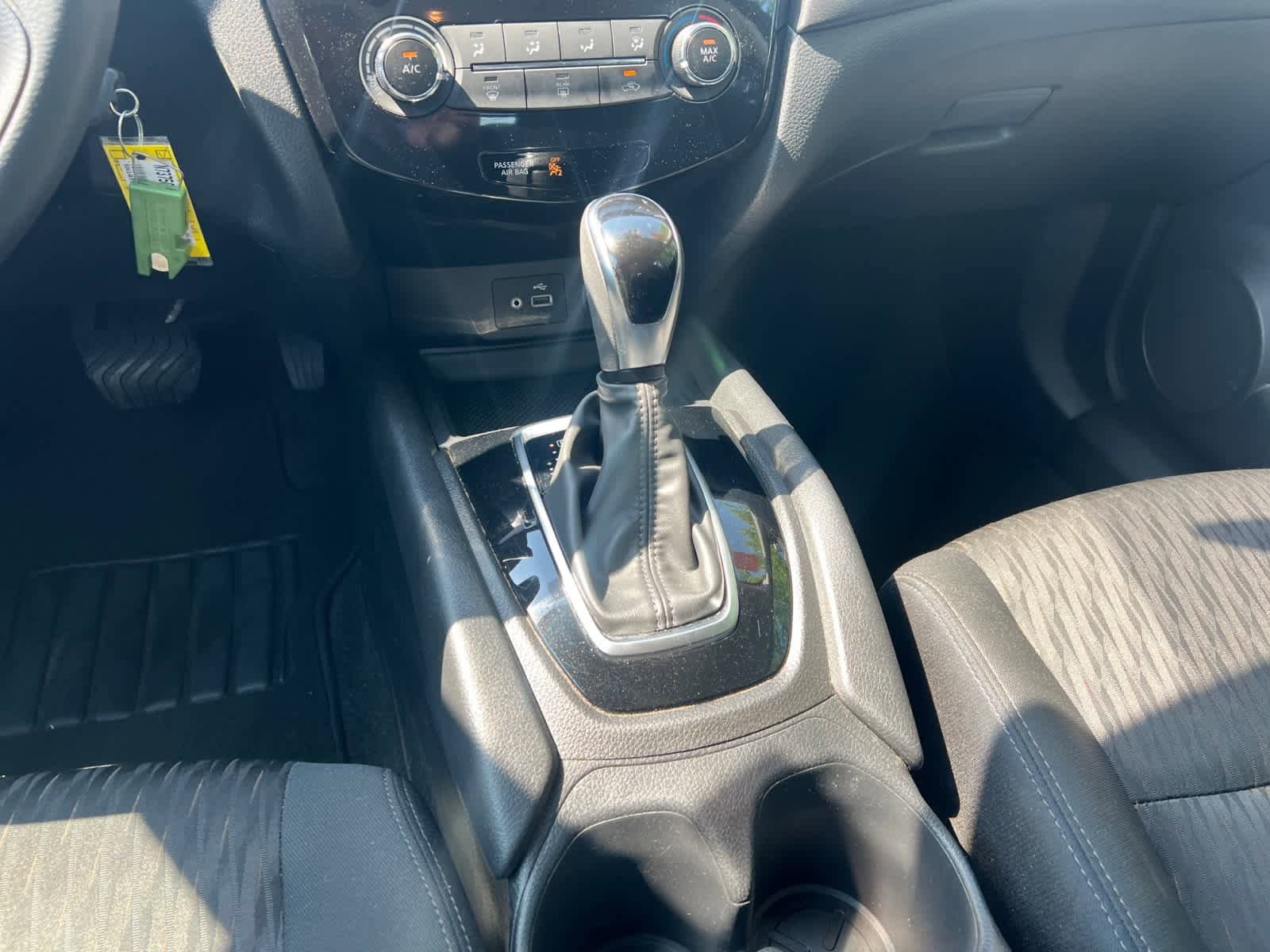 Used 2020 Nissan Rogue S FWD image 14