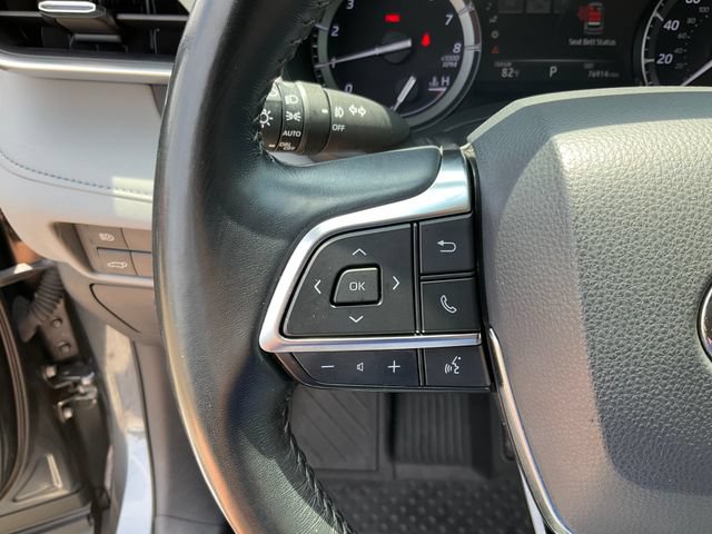 Used 2021 Toyota Highlander XLE AWD/4WD image 12