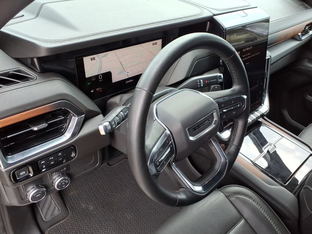 Used 2025 GMC Yukon Denali RWD image 25