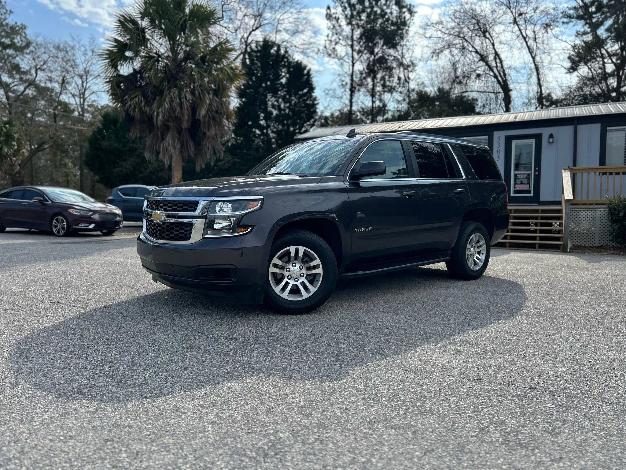 Used 2018 Chevrolet Tahoe LT image 2