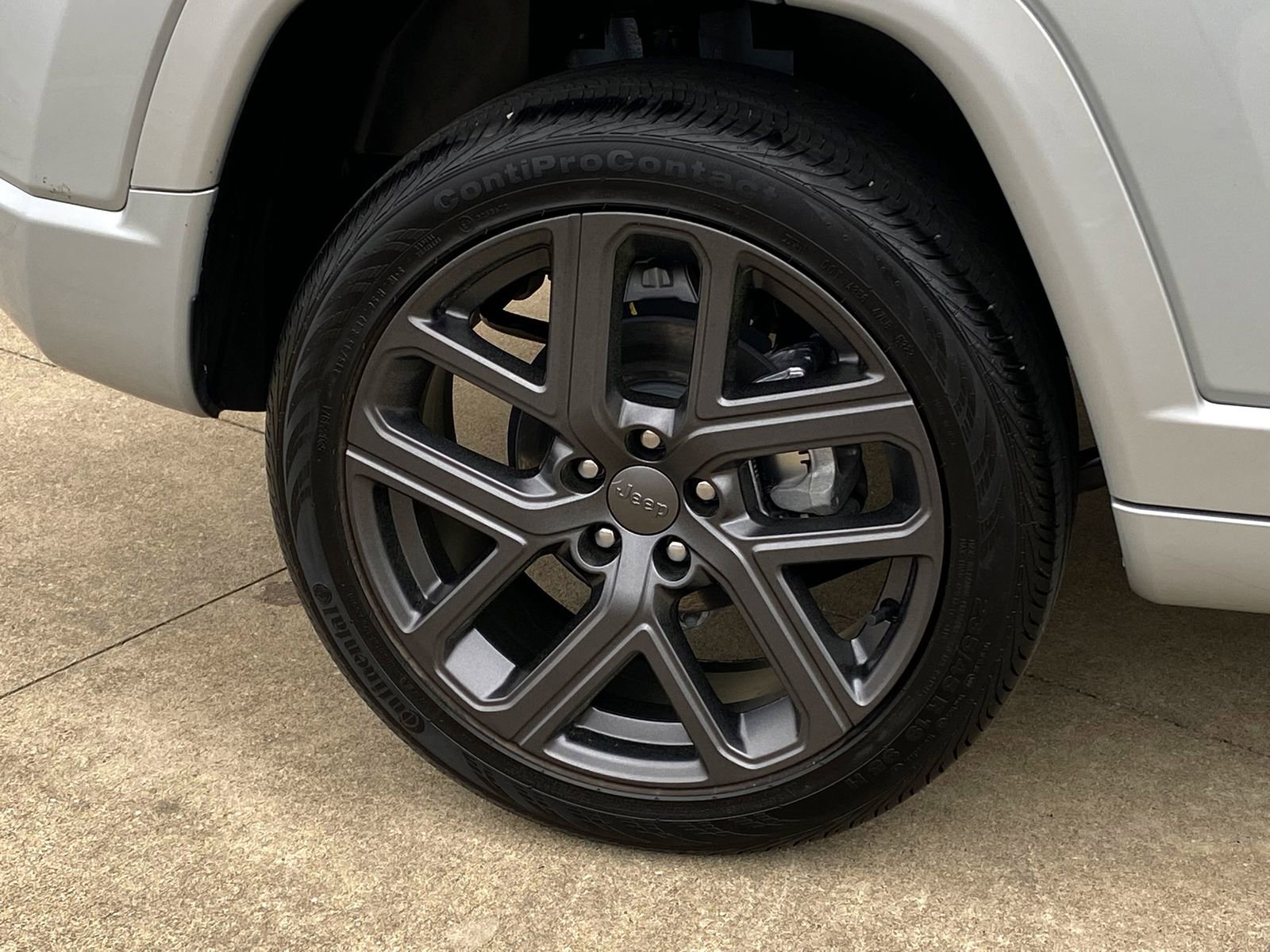 Used 2024 Jeep Compass Limited w/ High Altitude Package image 8