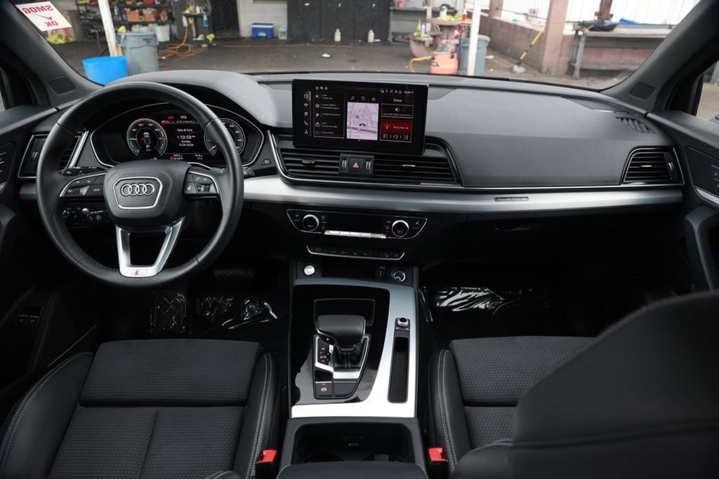 Used 2024 Audi Q5 e Prestige w/ Prestige Package AWD/4WD image 27