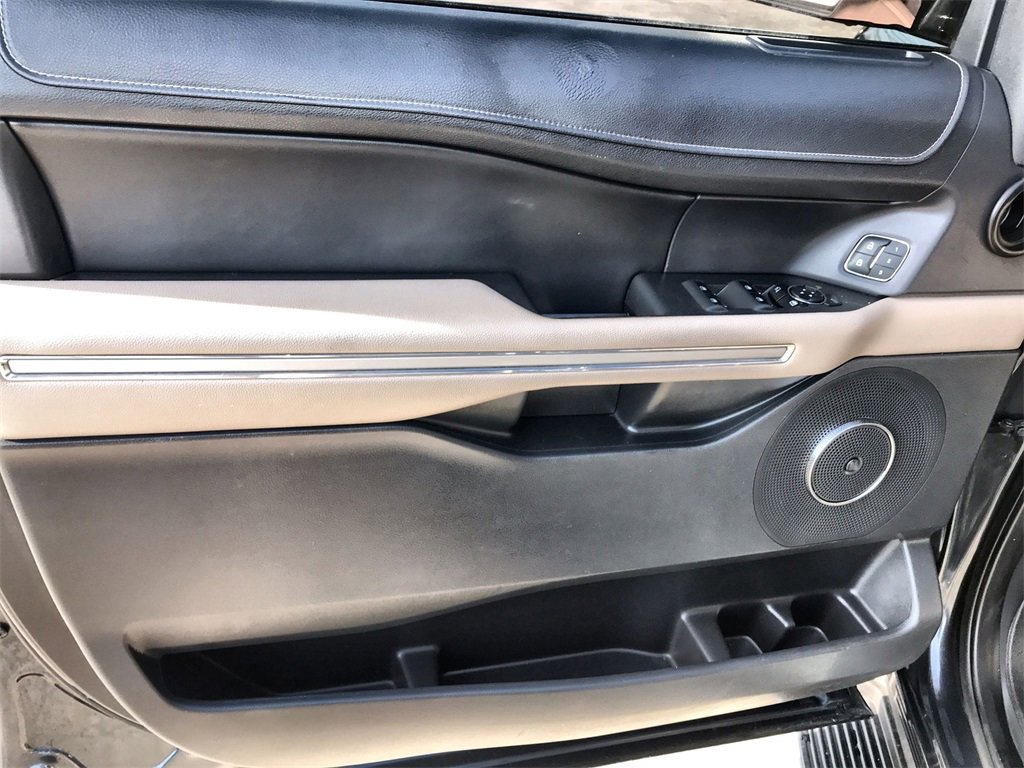 Used 2022 Ford Expedition Max Limited image 13