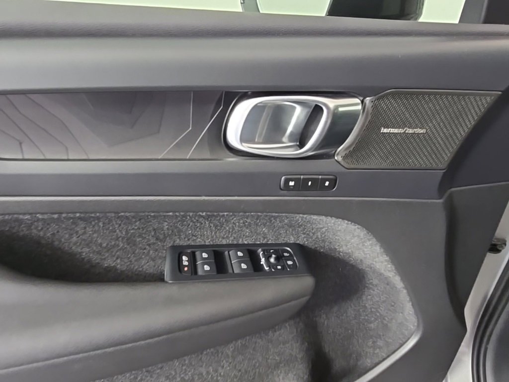 Certified 2023 Volvo C40 P8 Recharge Ultimate image 24