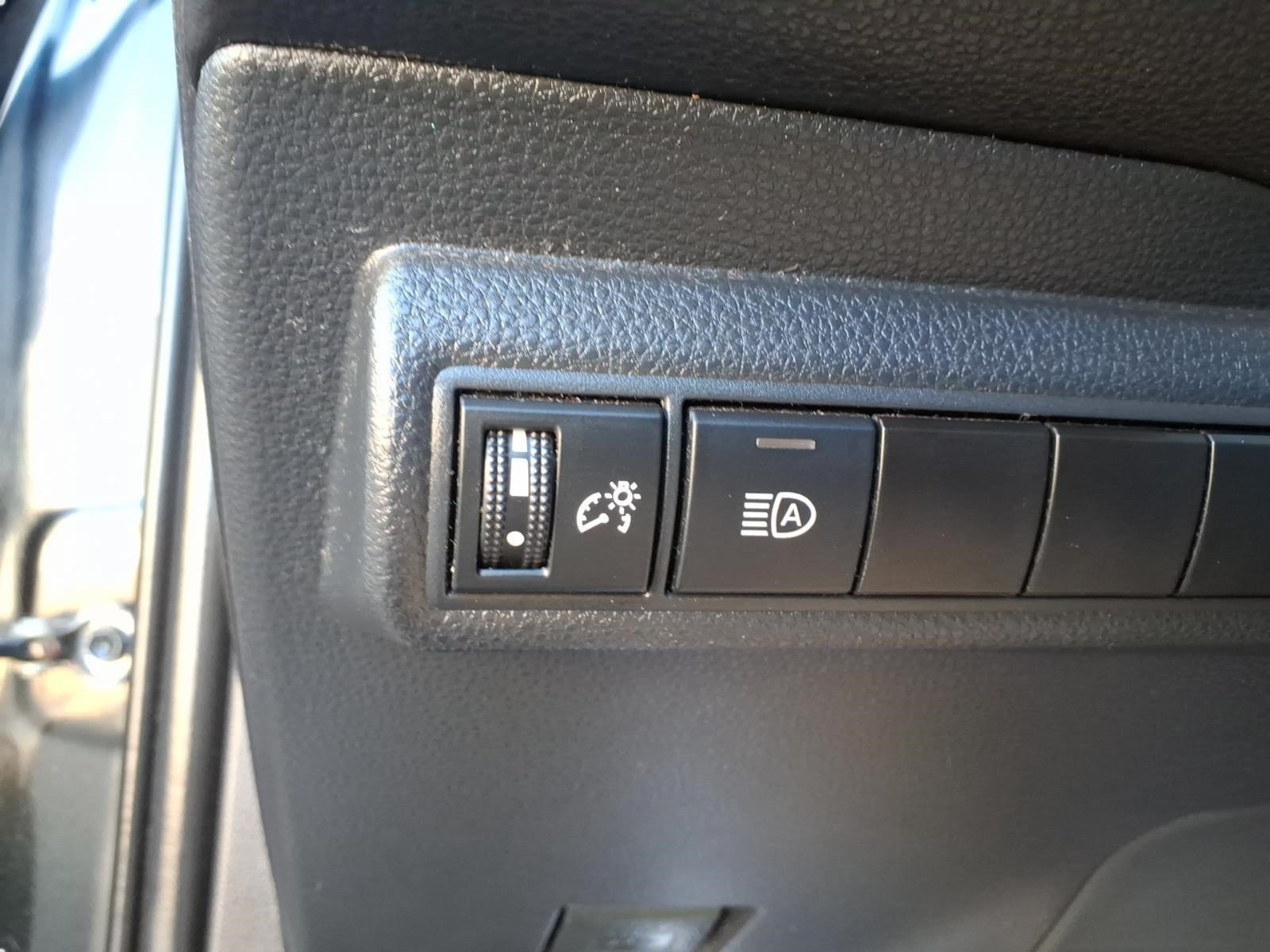 Used 2021 Toyota Corolla SE w/ Carpet Mat Package (TMS) FWD image 17