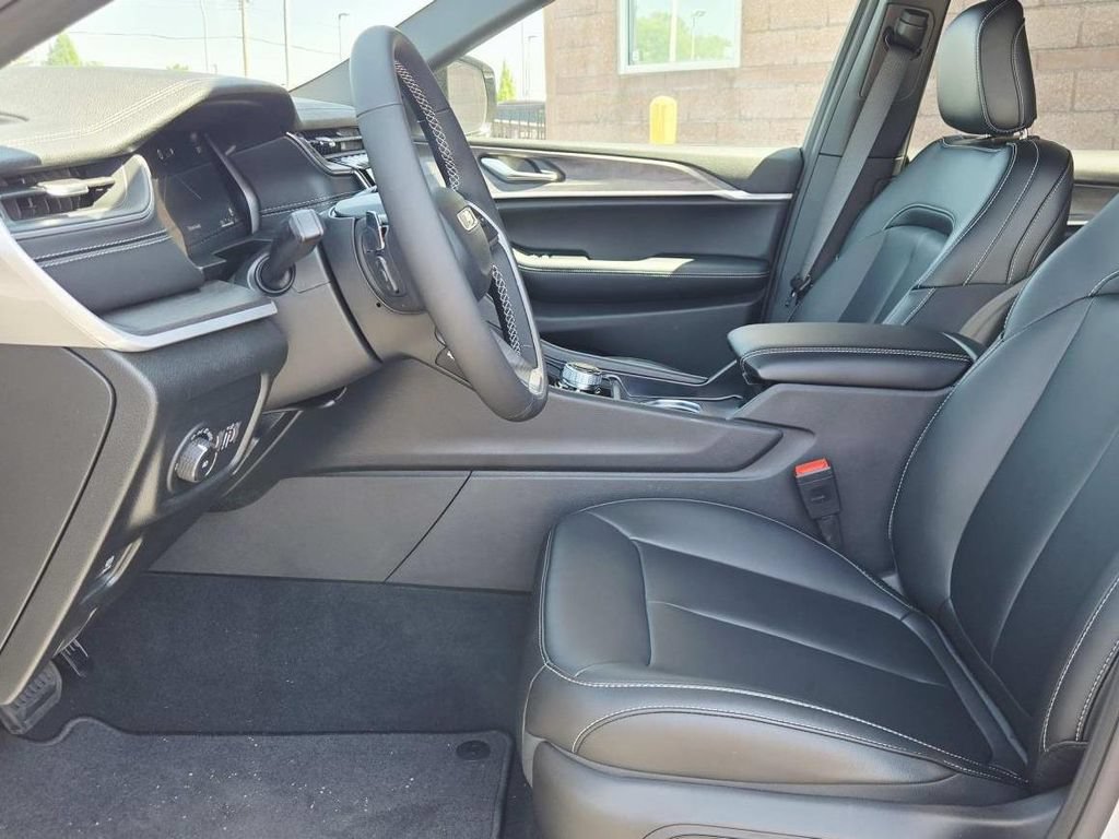 New 2025 Jeep Grand Cherokee L Limited AWD/4WD image 14