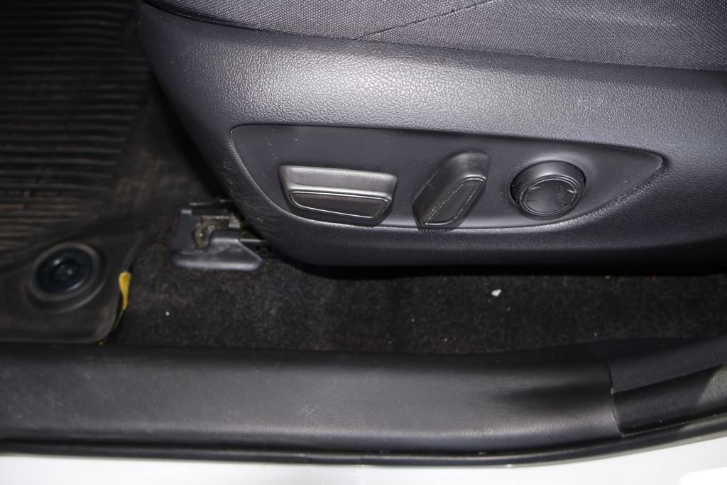Used 2023 Toyota Venza LE AWD/4WD image 21