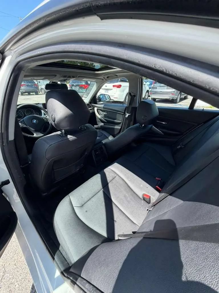 Used 2018 BMW 320i xDrive Sedan w/ Convenience Package AWD/4WD image 14