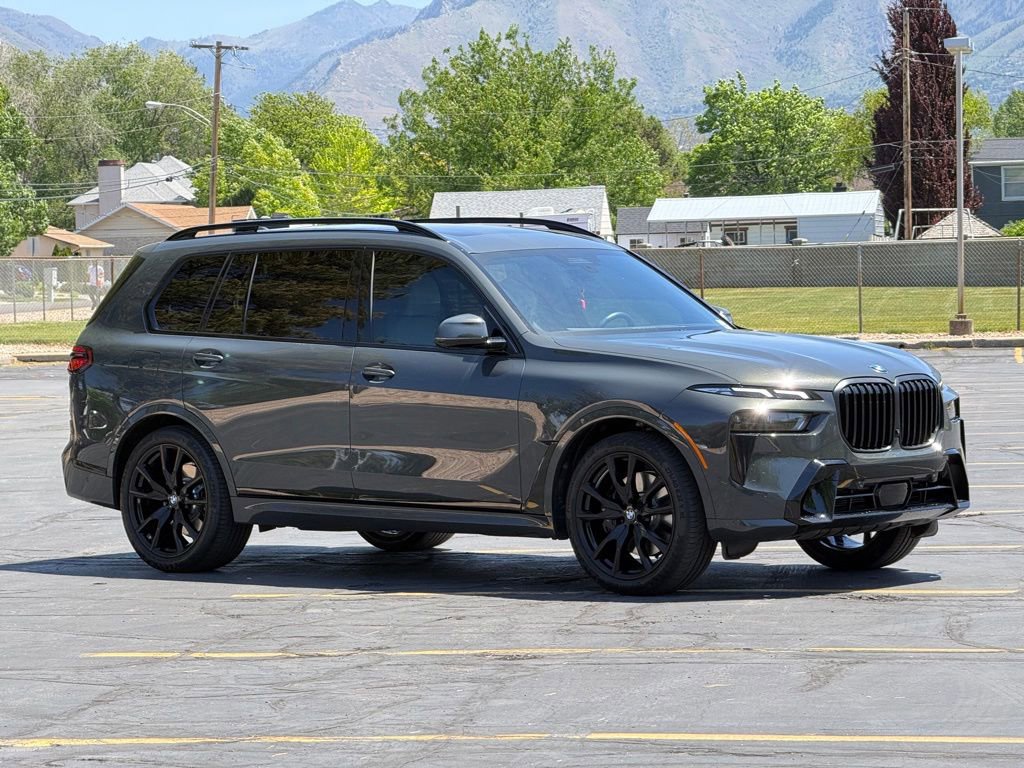 Used 2025 BMW X7 xDrive40i w/ Executive Package AWD/4WD image 3