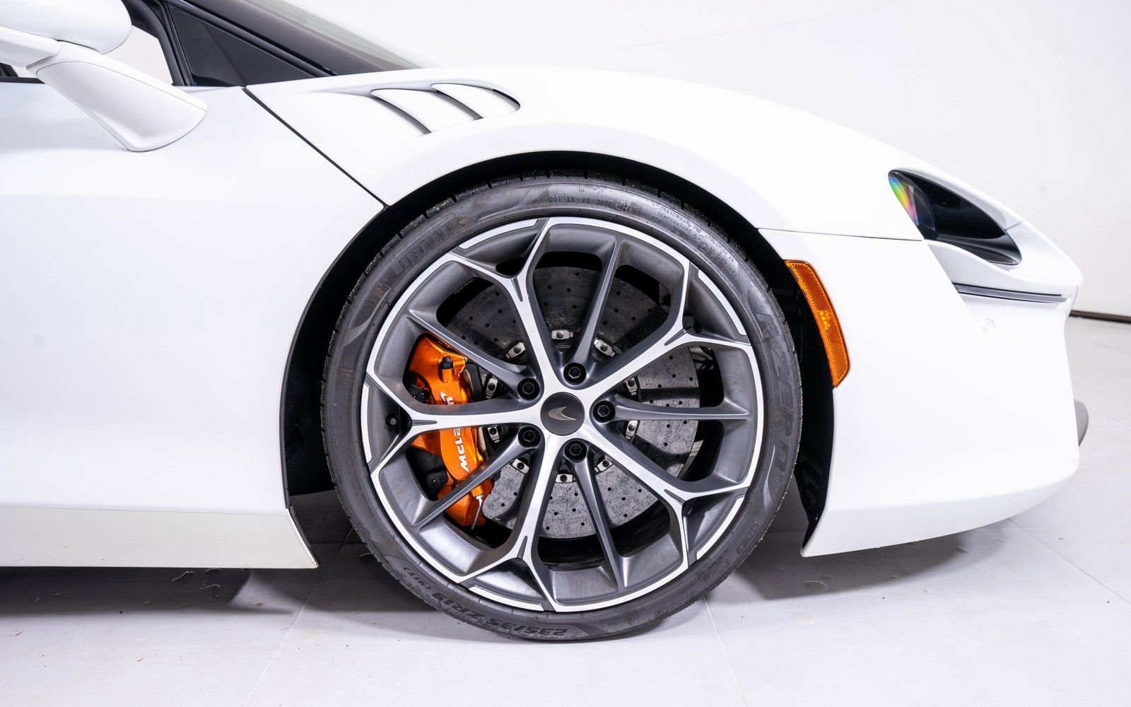 Used 2025 McLaren Artura Spider RWD image 17
