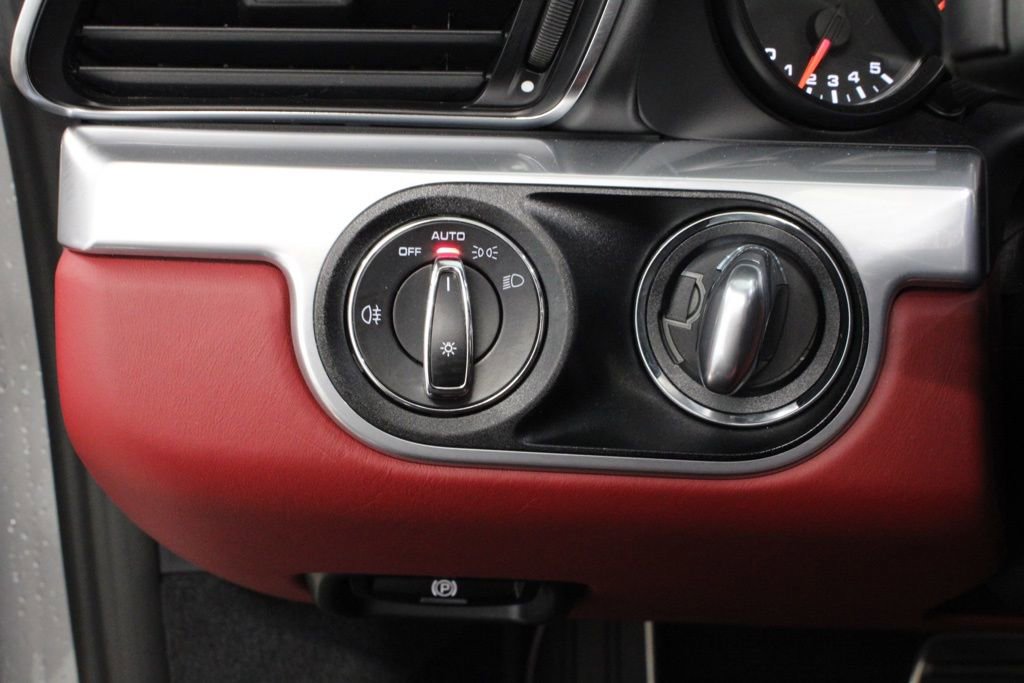 Certified 2018 Porsche 911 Turbo image 26