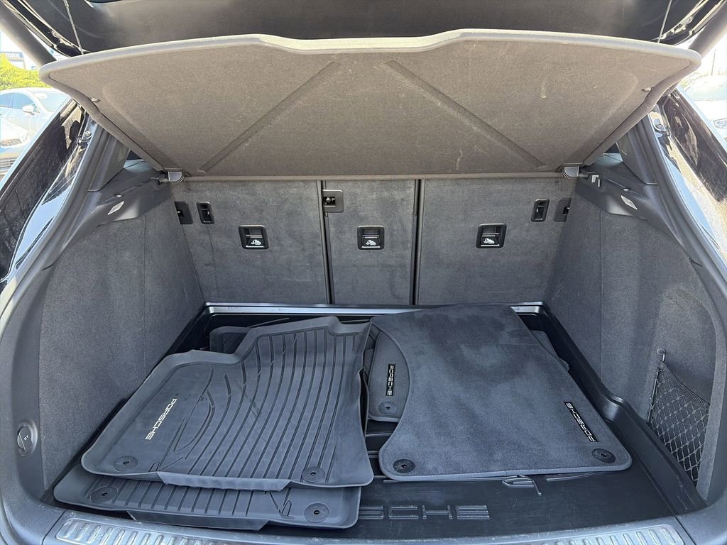 Used 2023 Porsche Macan image 30