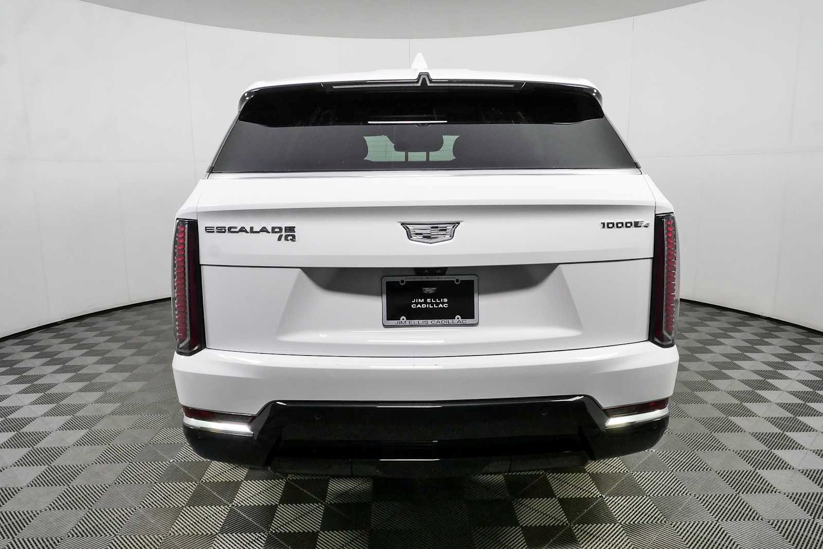 Certified 2025 Cadillac Escalade IQ Luxury 2 w/ LPO, Premium Carpet Package AWD/4WD image 29