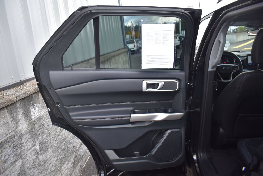Used 2024 Ford Explorer XLT w/ Equipment Group 202A AWD/4WD image 19