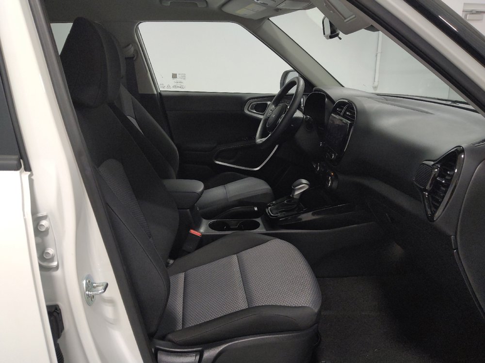 Used 2025 Kia Soul S image 21