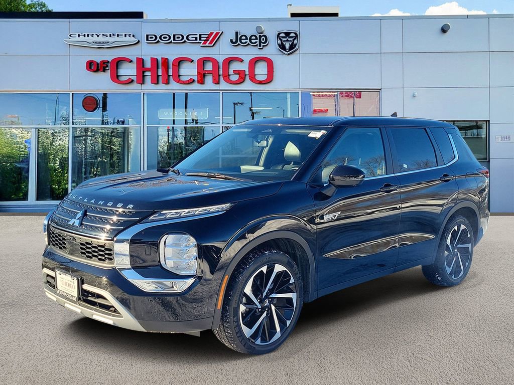 Used 2024 Mitsubishi Outlander SE image 2