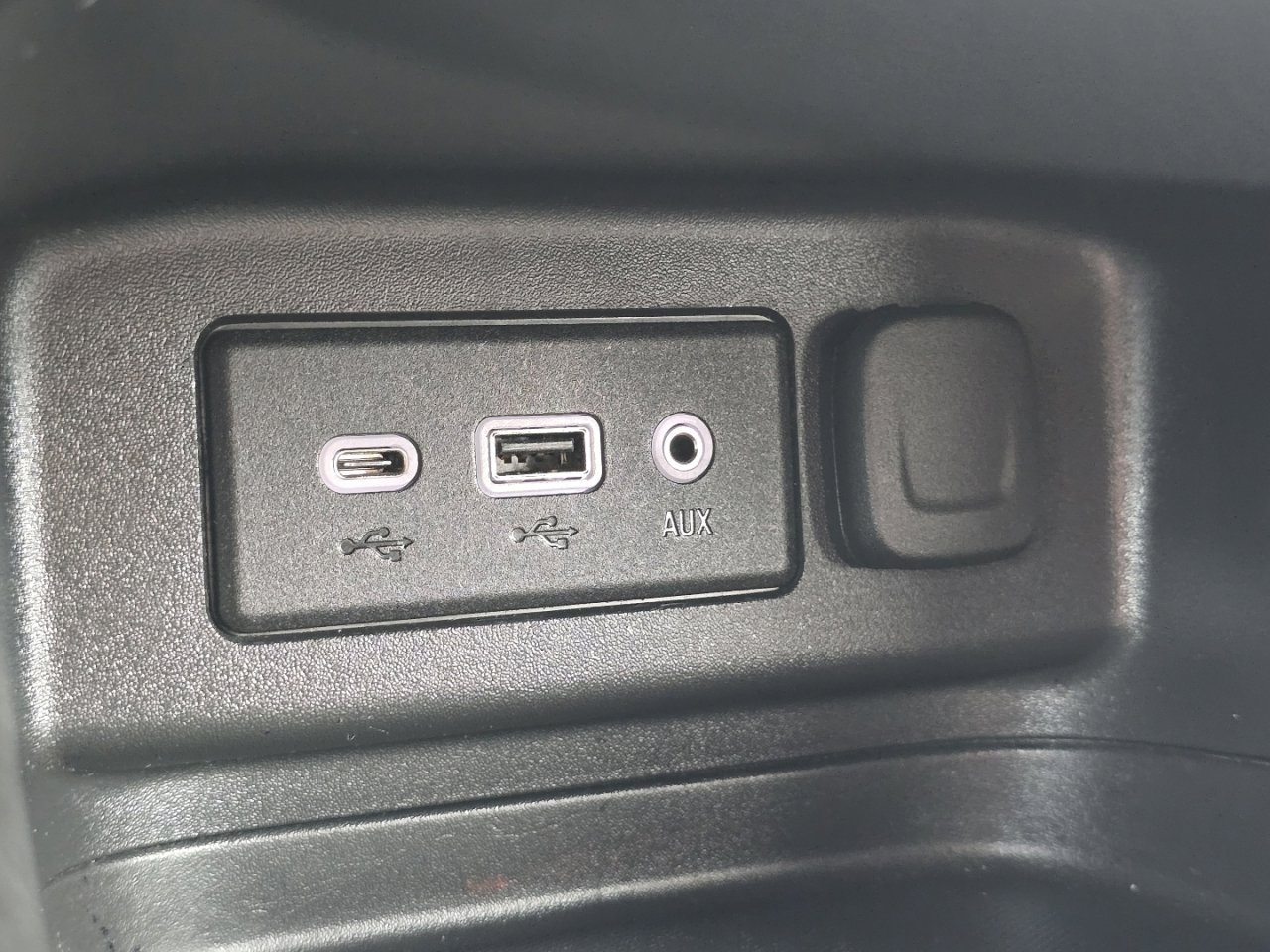 Used 2022 Chevrolet Equinox LT w/ LPO, Floor Liner Package image 21