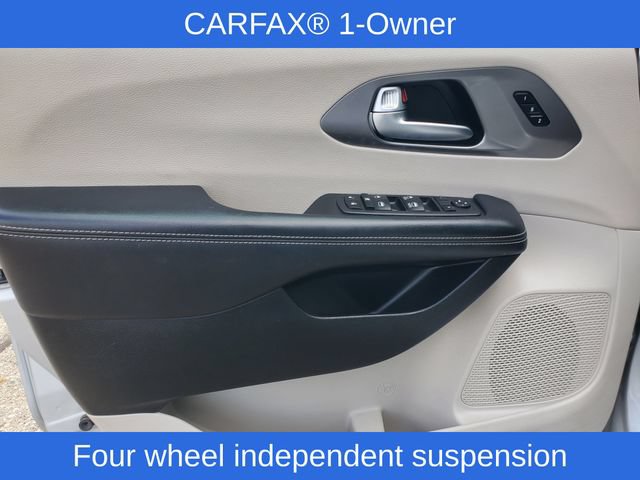 Used 2023 Chrysler Pacifica Touring-L FWD image 8