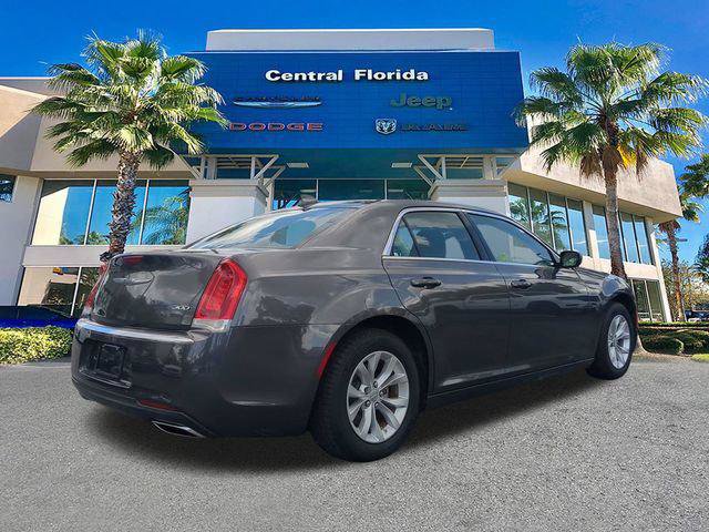 Certified 2022 Chrysler 300 Touring RWD image 5