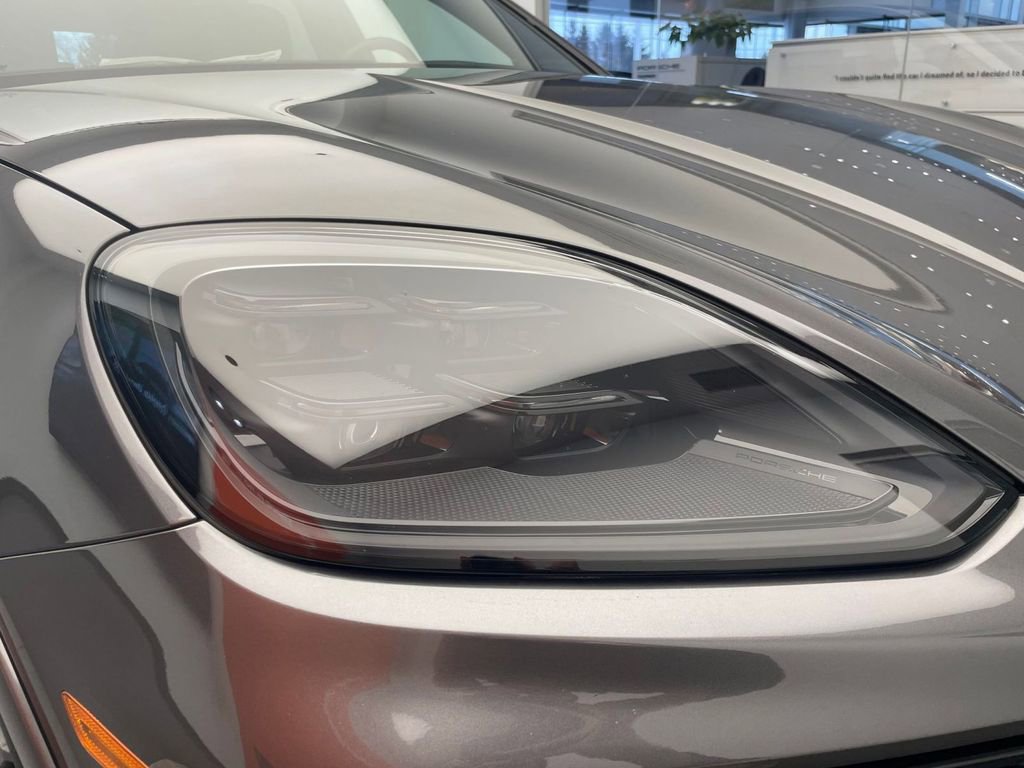 Used 2025 Porsche Cayenne image 26