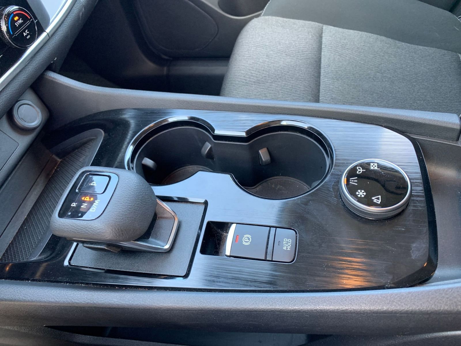 Used 2025 Nissan Rogue SV image 43