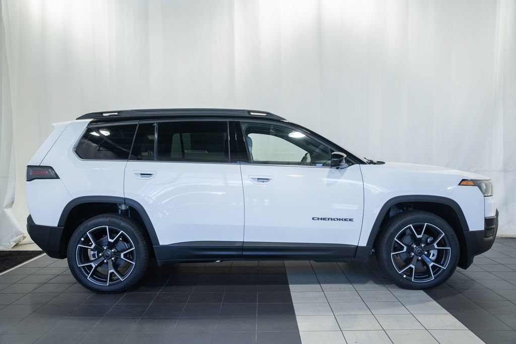 New 2026 Jeep Cherokee Overland w/ Trailer Tow Group AWD/4WD image 3