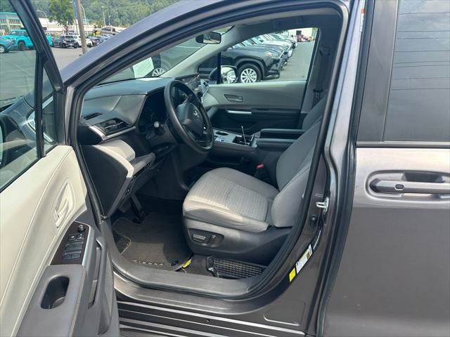 Certified 2024 Toyota Sienna LE FWD image 14