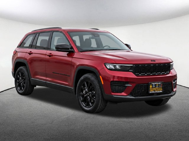 Used 2025 Jeep Grand Cherokee Altitude AWD/4WD image 2