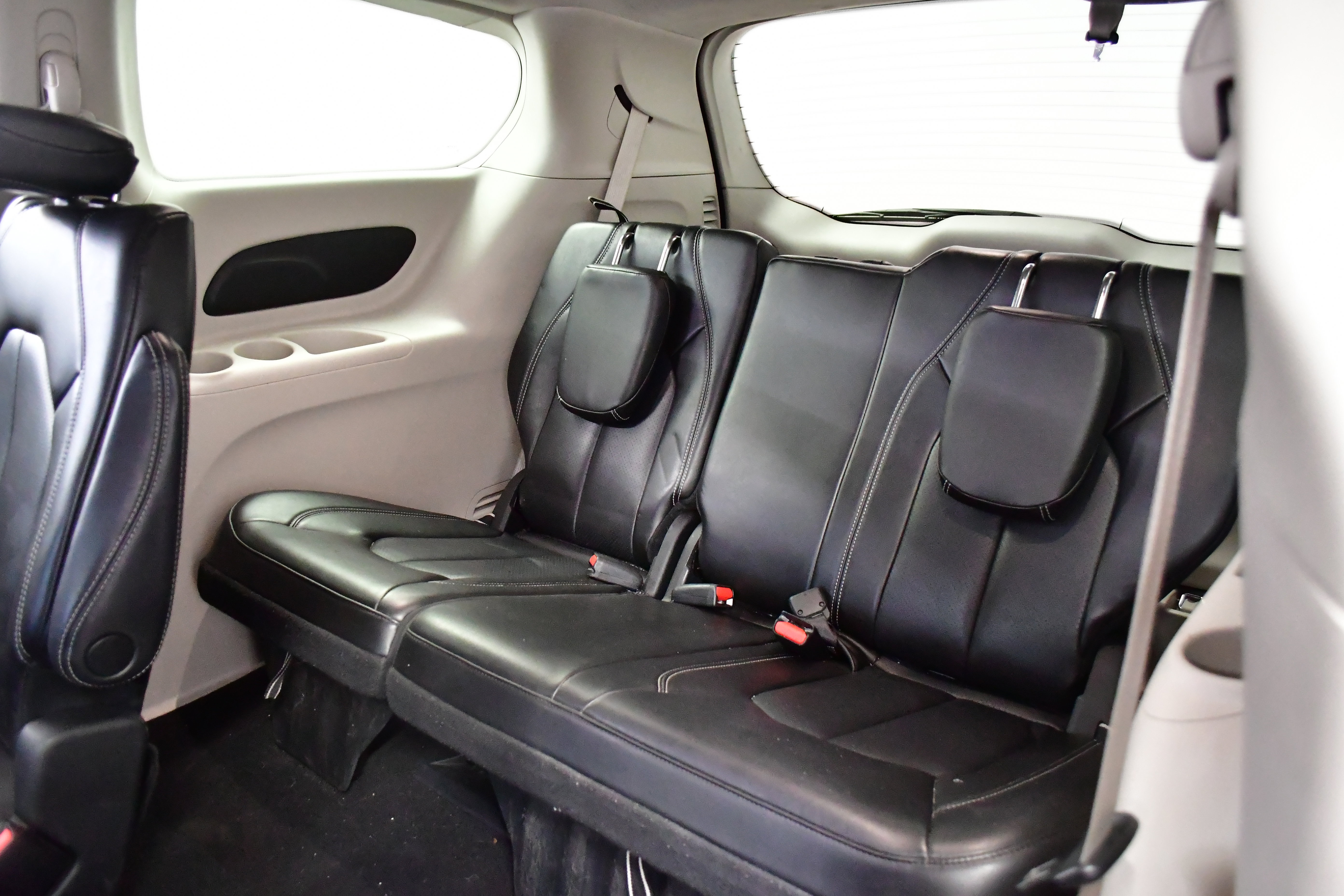 Used 2023 Chrysler Pacifica Touring-L FWD image 14