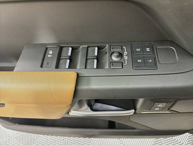New 2025 Land Rover Defender 130 S AWD/4WD image 19