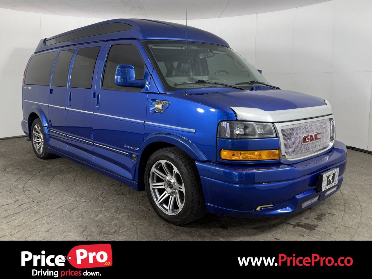 Used 2018 GMC Savana 2500 w/ Enhanced Convenience Package RWD image 1