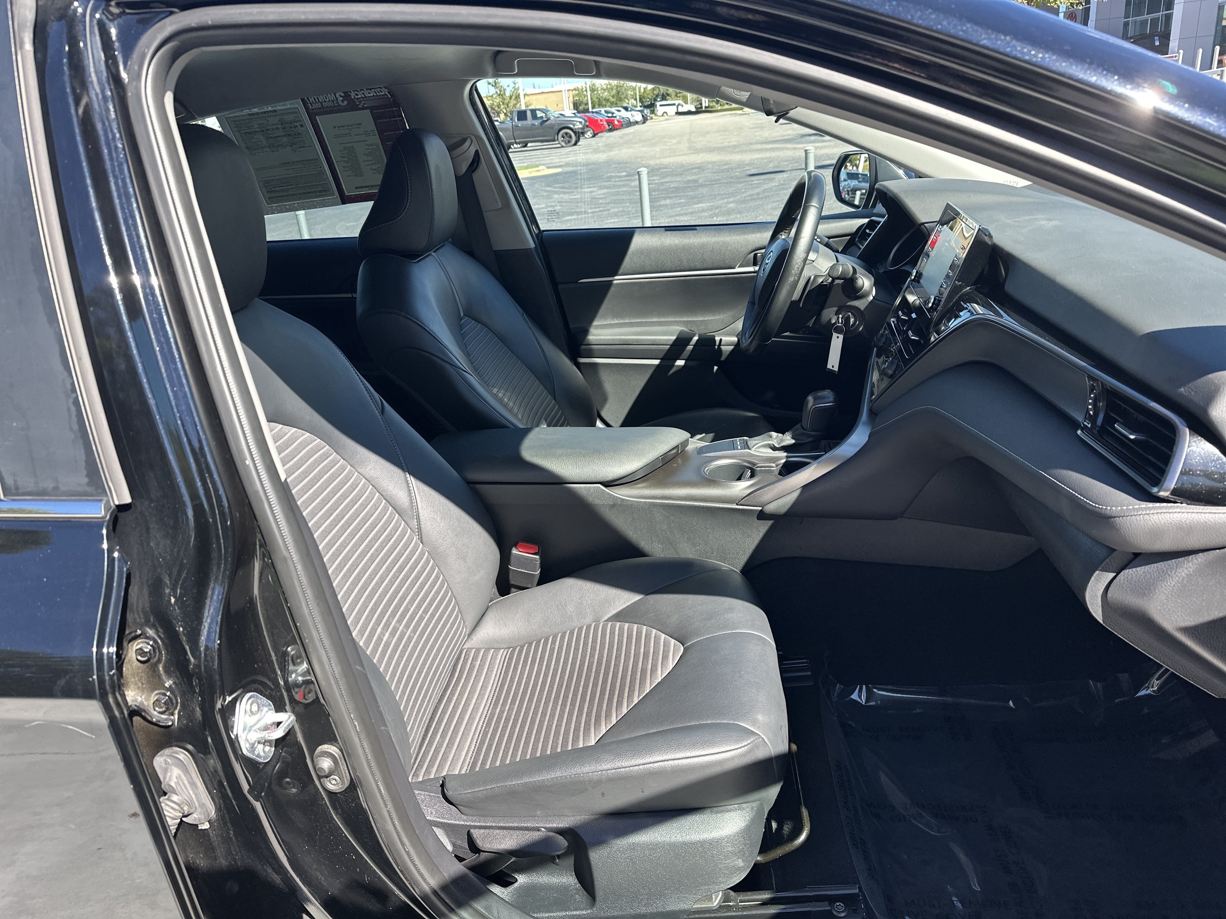 Used 2023 Toyota Camry SE FWD image 33