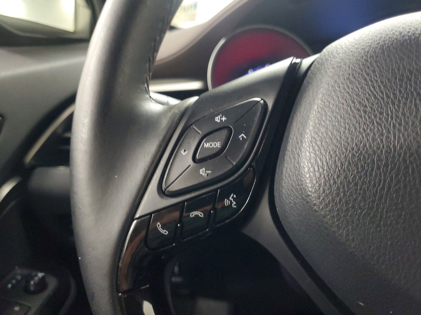 Used 2019 Toyota C-HR Limited FWD image 23