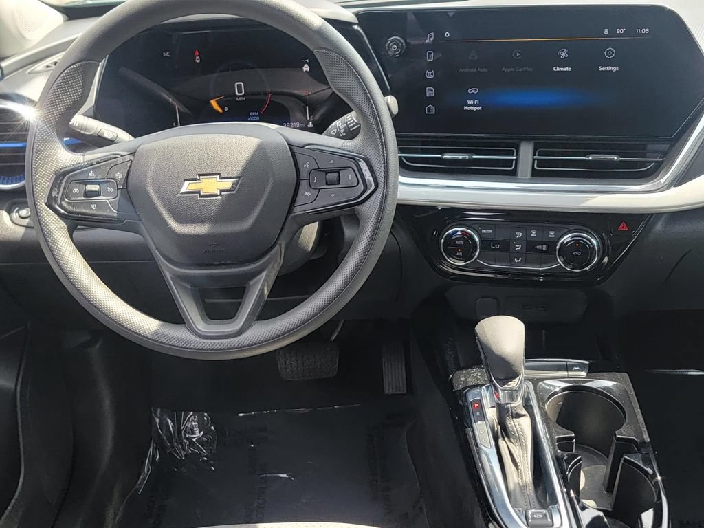 Used 2025 Chevrolet Trax LT FWD image 20
