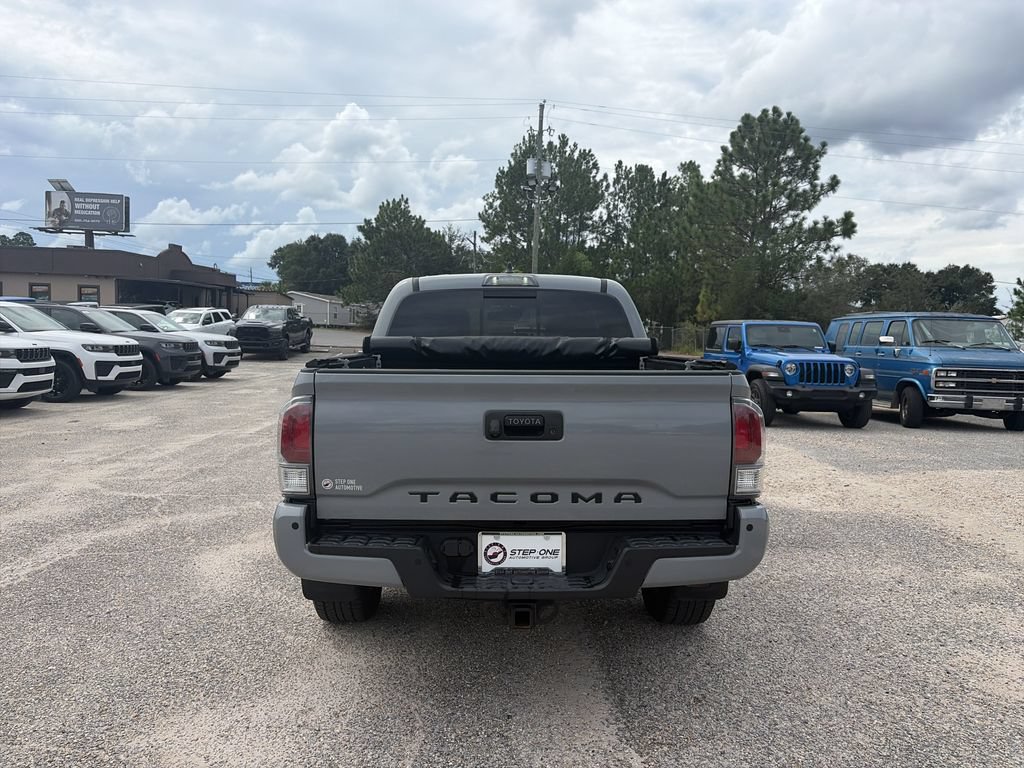 Used 2020 Toyota Tacoma TRD Sport w/ TRD Premium Sport Package AWD/4WD image 5