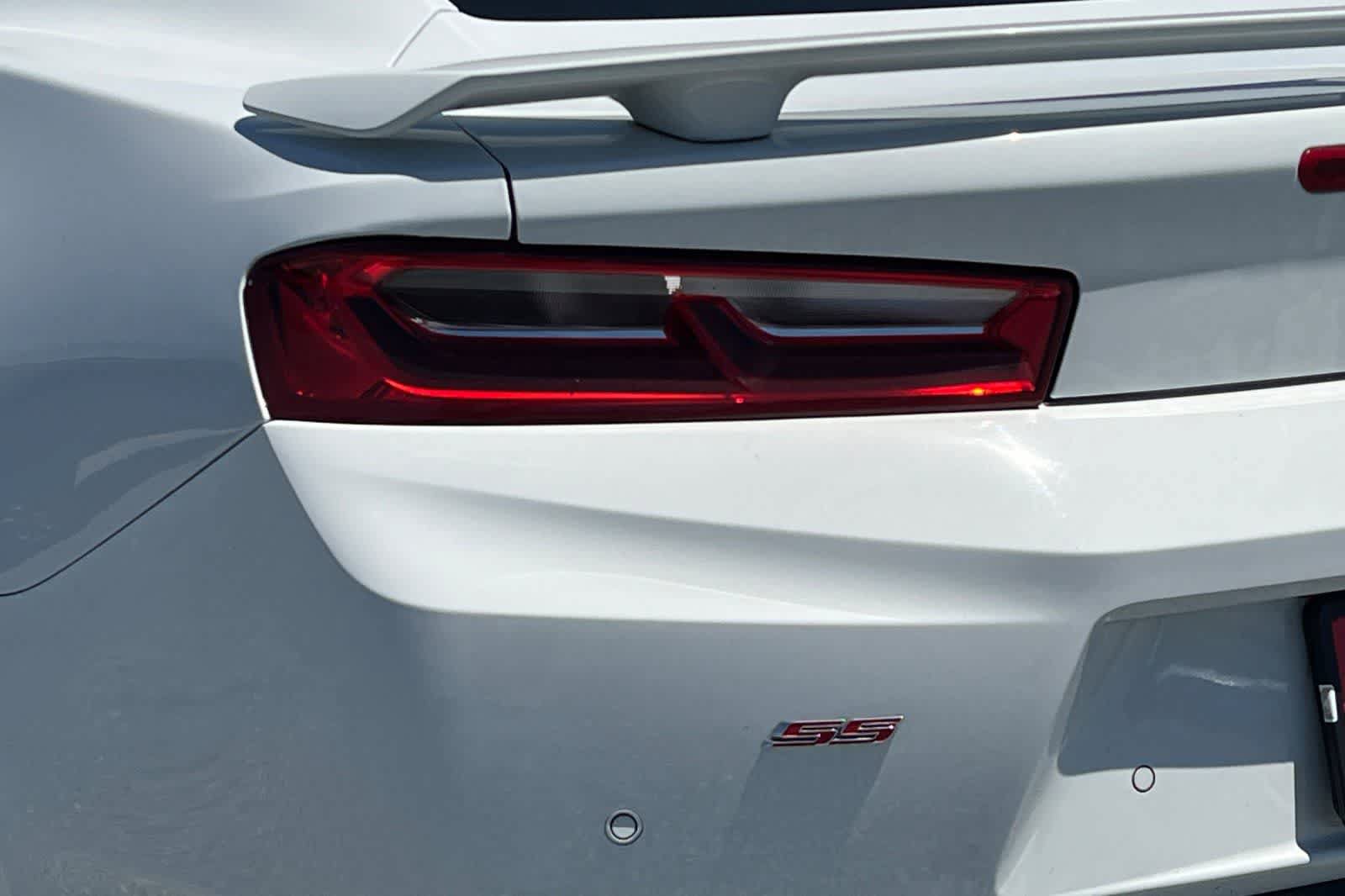 Used 2016 Chevrolet Camaro SS RWD image 13