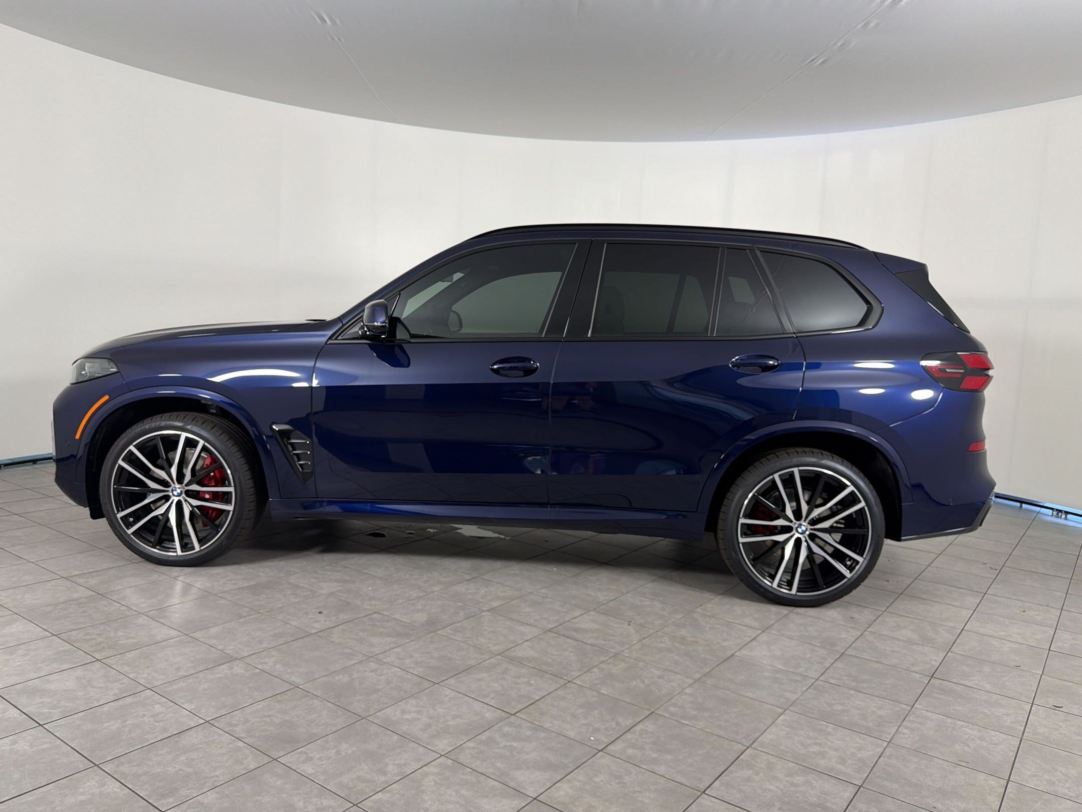New 2026 BMW X5 sDrive40i w/ M Sport Package RWD image 2