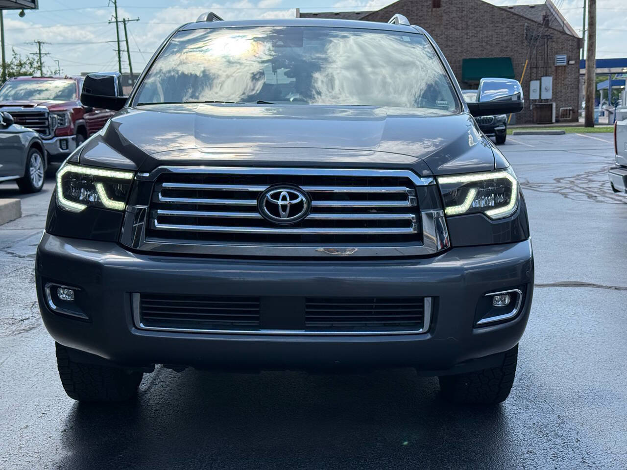 Used 2018 Toyota Sequoia Platinum w/ Preferred Accessory Package AWD/4WD image 2