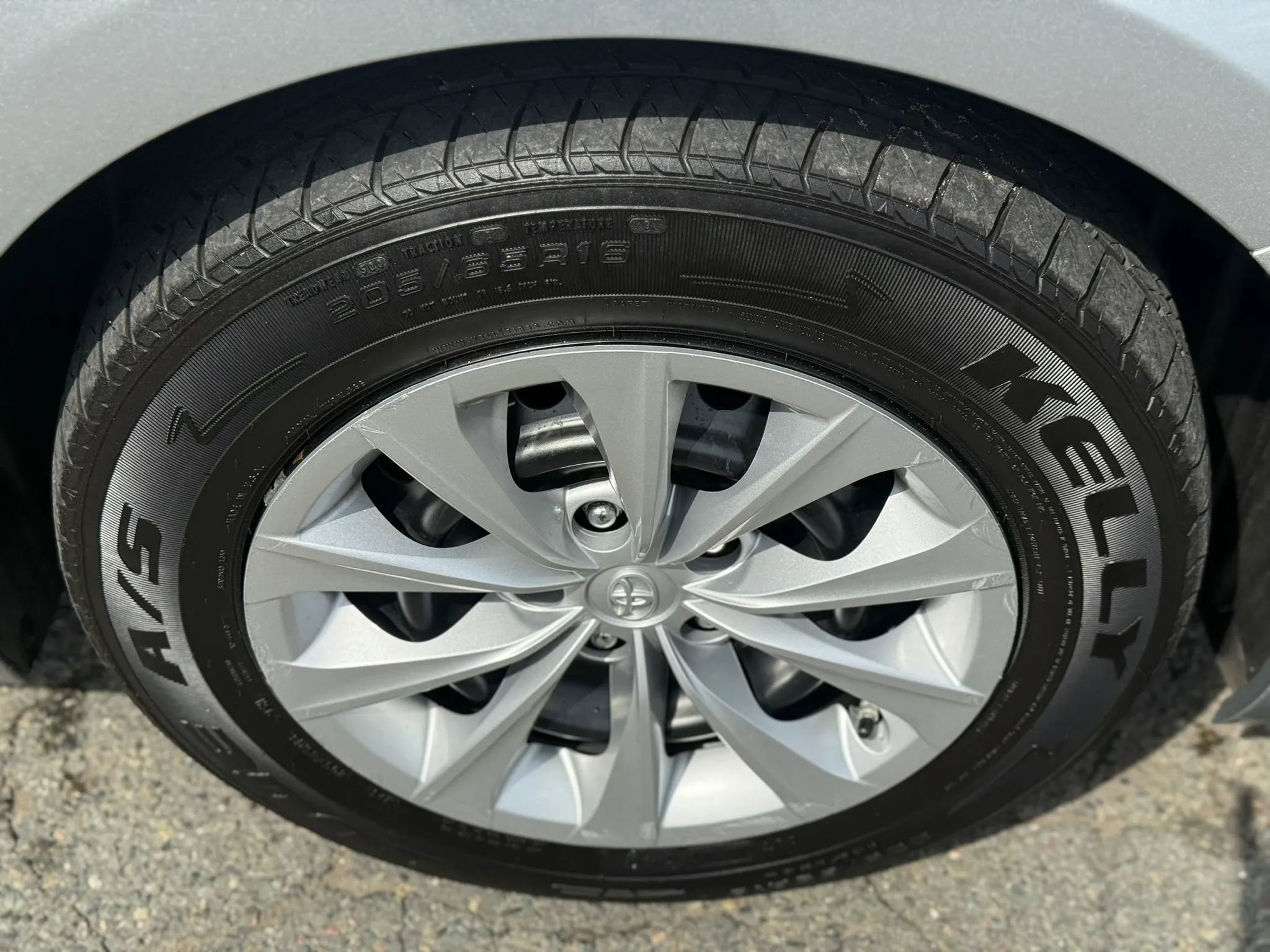 Used 2016 Toyota Camry LE FWD image 35
