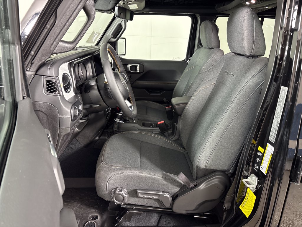 Used 2024 Jeep Wrangler Unlimited Sahara w/ Technology Group AWD/4WD image 30